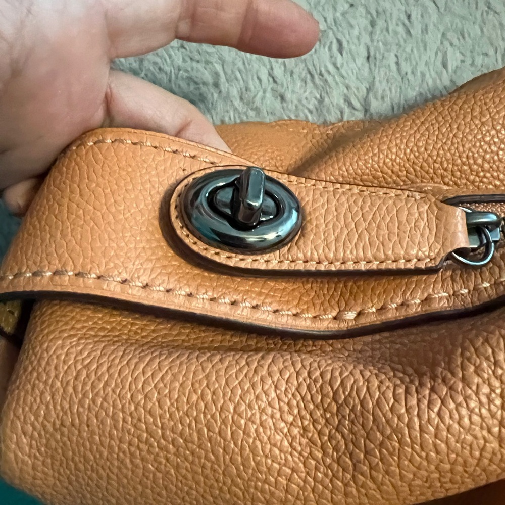 Coach Orange Leather Shoulder Bag with Slouchy Design - Picture 9 of 10